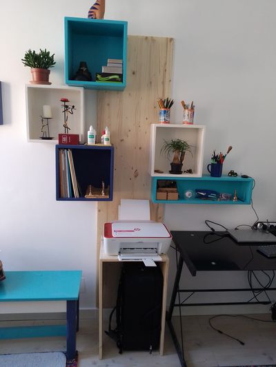 Meuble déco en appui mural