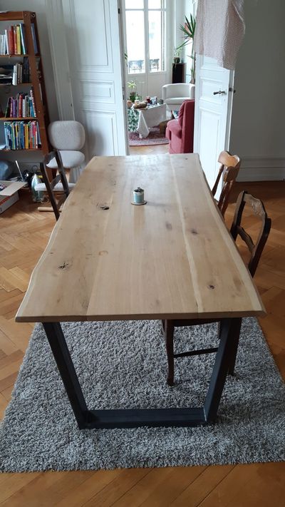 Table en bois et métal