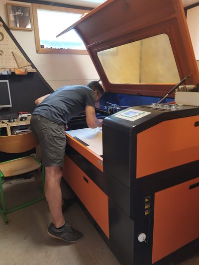 Découpeuse laser en action